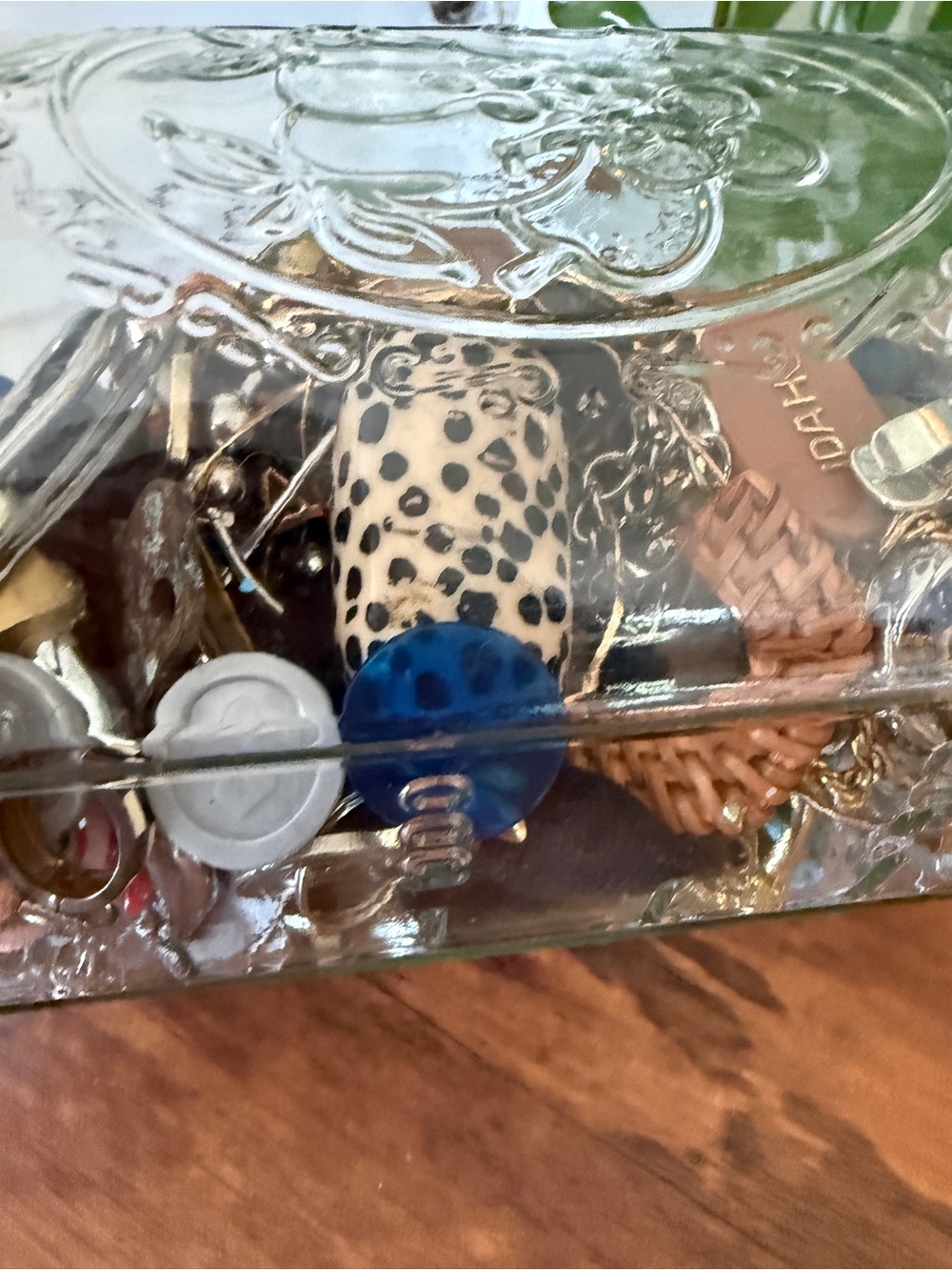 x-large mason jar of trinkets - metal toys, jewelry - Picture 14 of 16